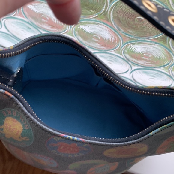 Authentic Dooney and Bourke wax coated handbag with adjustable leather strap - Picture 16 of 16